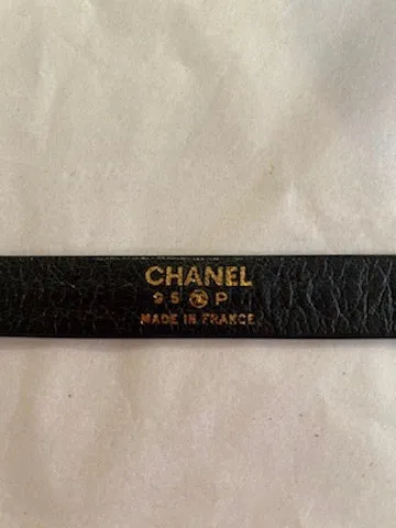 95P Chanel Vintage Skinny Black Patent Leather Woven Gold Chain Belt Sz Small