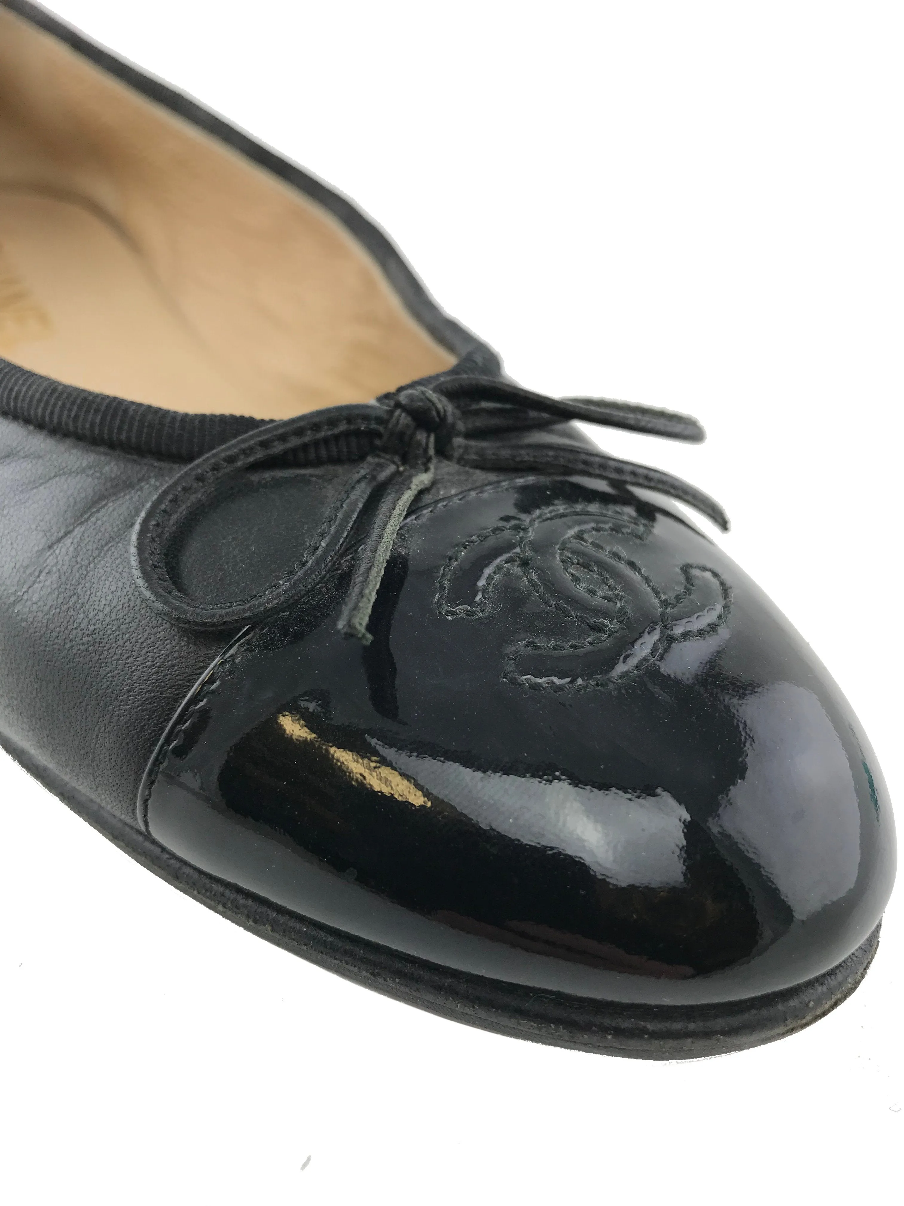 Chanel CC Cap Toe Leather Ballet Flats Size 7.5