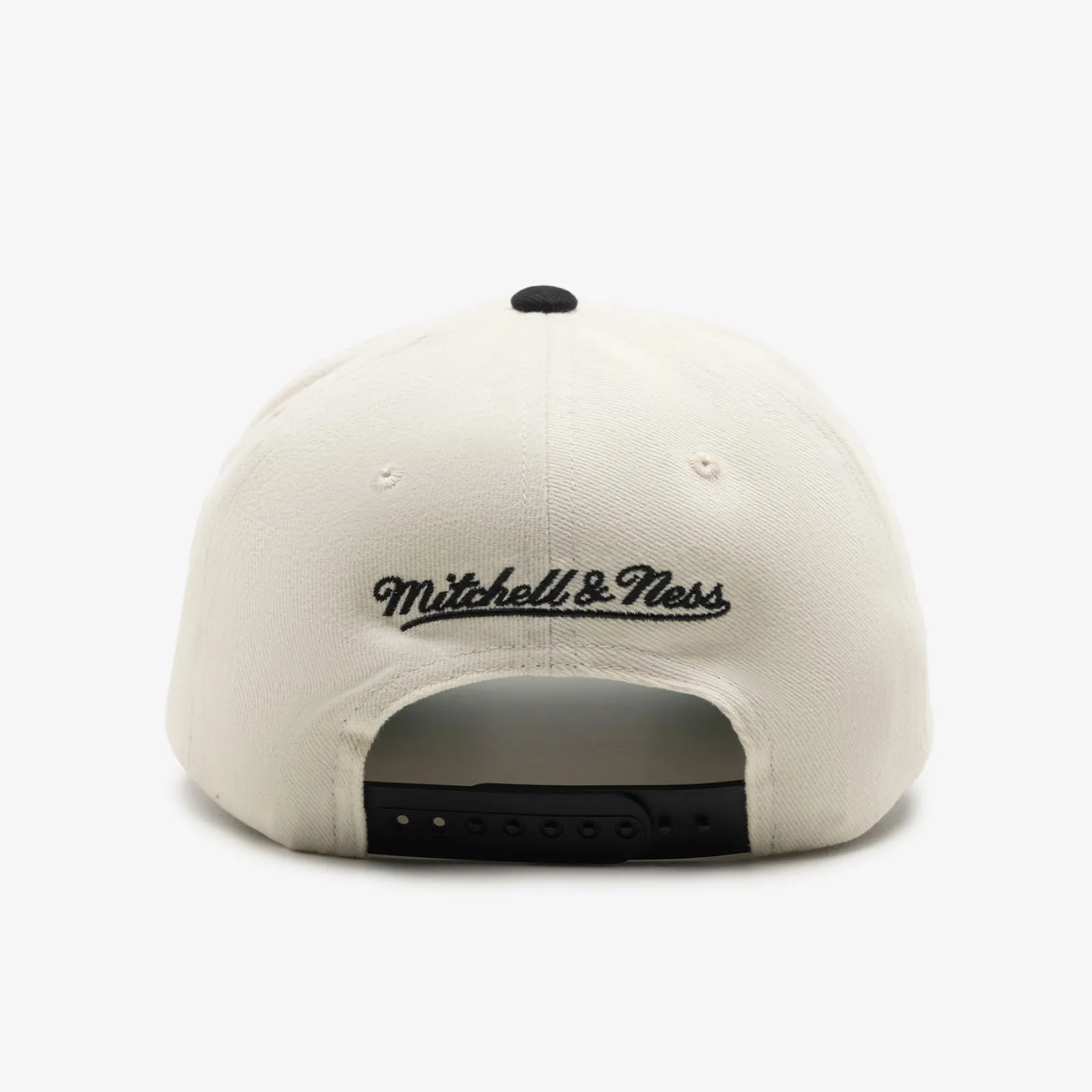 Chicago Bulls 1993 Final Versus Deadstock Snapback - Off White