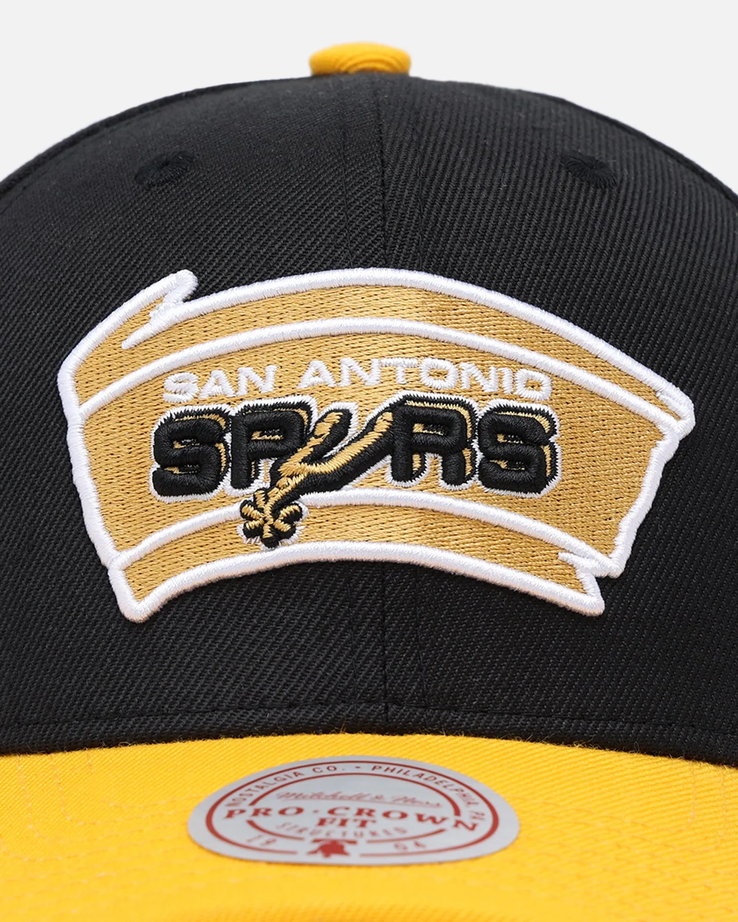 Mitchell & Ness San Antonio Spurs Enter The Dragon Pro Crown Snapback Black/Ochre