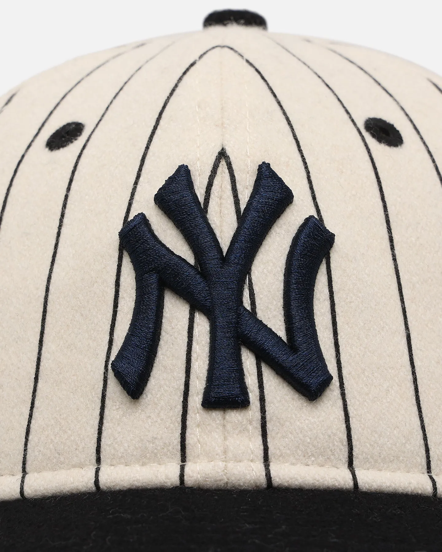 New Era New York Yankees 9FIFTY Retro Crown Strapback Off White/Black